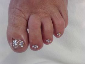 nailart tenen bruine basis.jpg